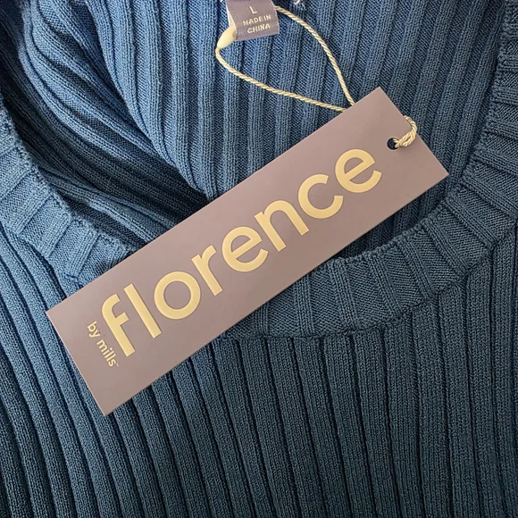 Electric Blue Ribbed Crop Top - Women - Picture 4 of 5